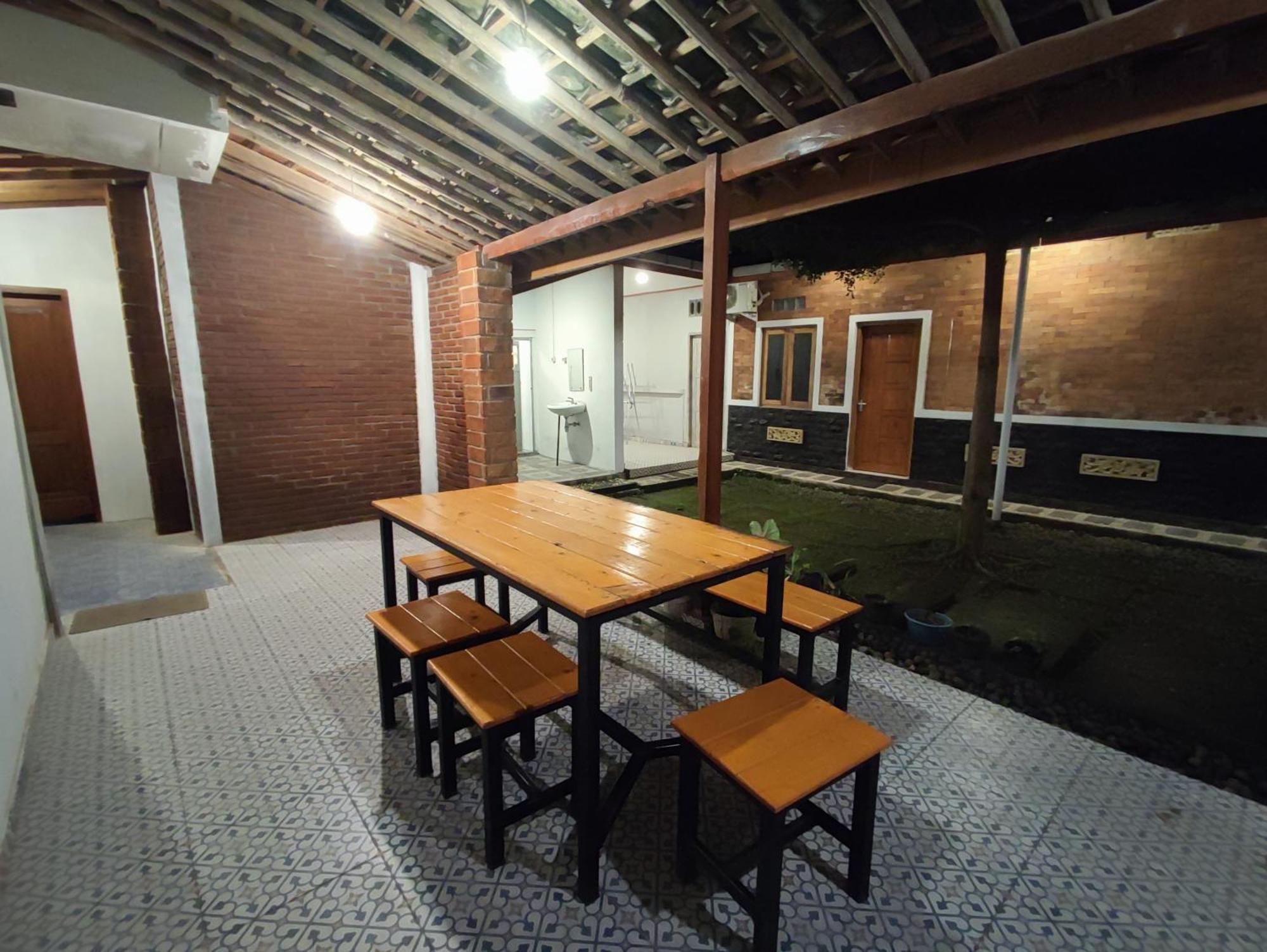 Genthong Homestay Magelang Eksteriør bilde
